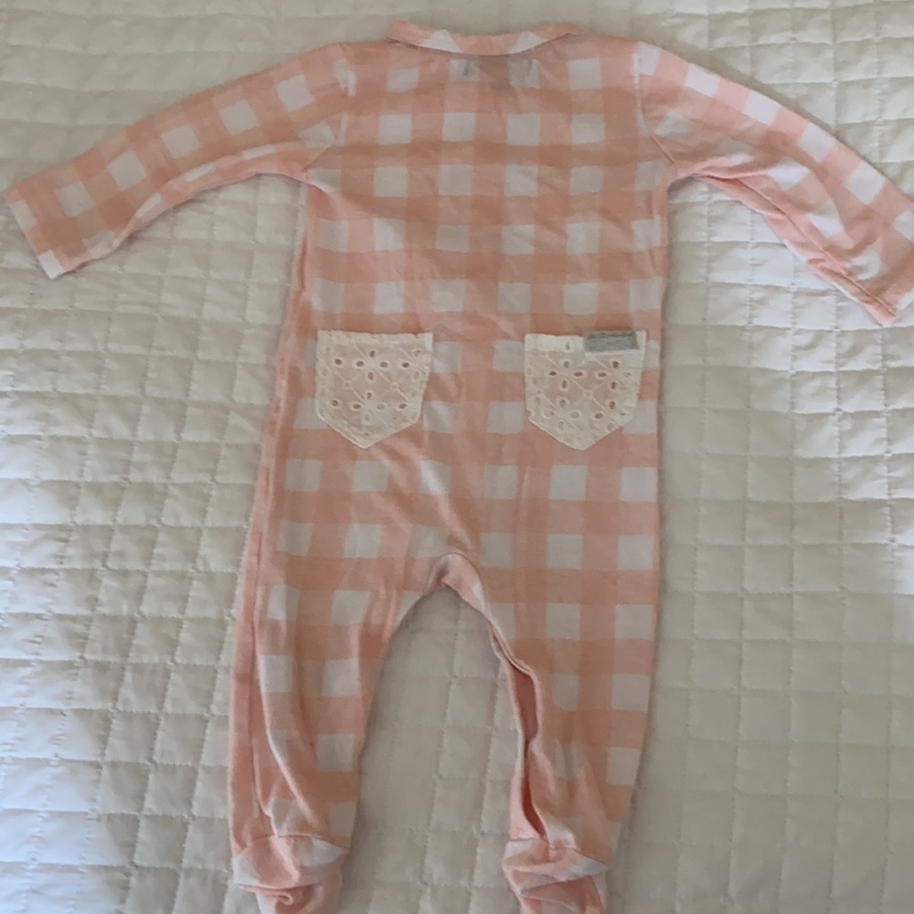 7 for all Mankind Baby pink plaid onesies Sz 0-3m - Picture 4 of 4